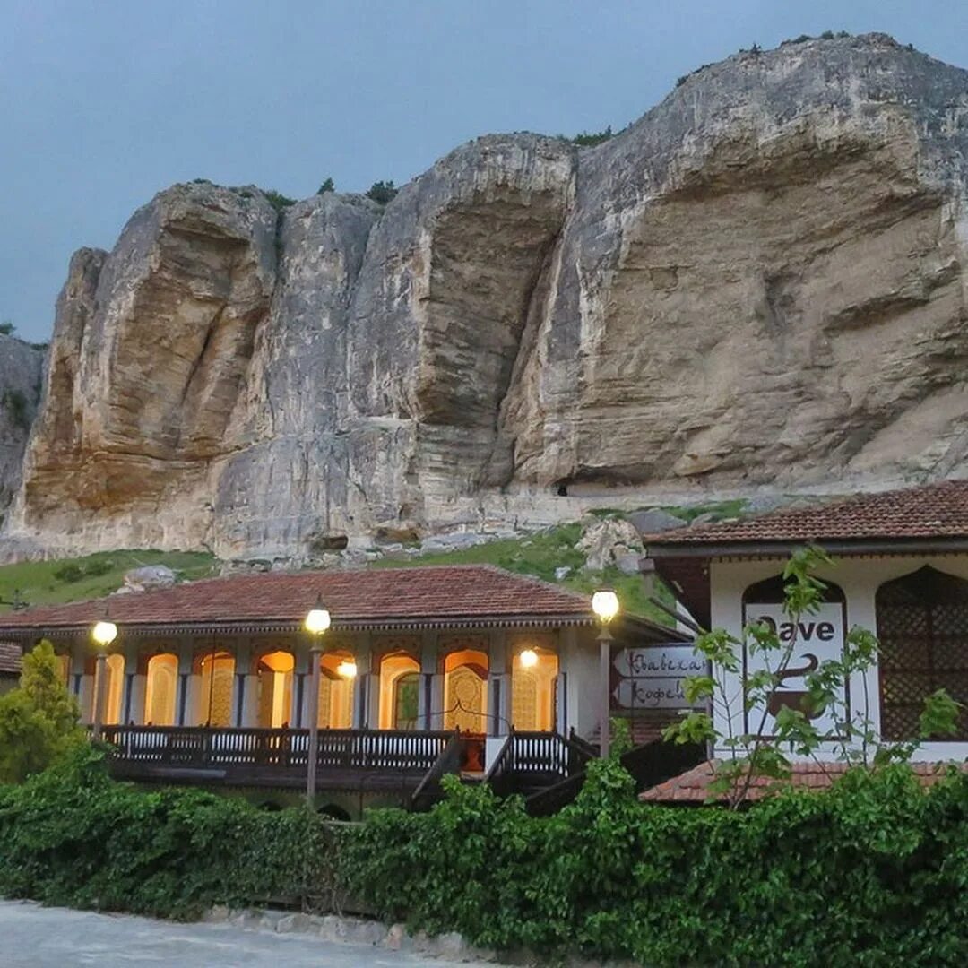 парк ханский дворец в бахчисарае. отель 1001 ночь спа отель кореиз. бахчисарай гостиница бахчисарай. кафе мераба бахчисарай. отель в скале крым бахчисарайский.