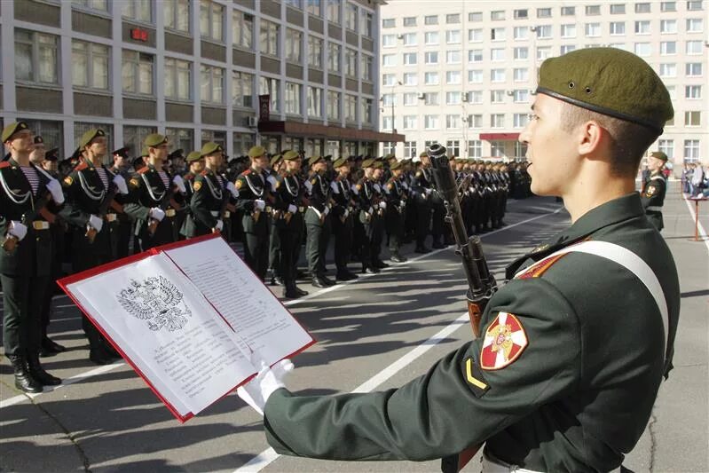 Курсанты росгвардии. Пермский военный институт ВНГ РФ. Присяга Пермского военного института. Санкт-Петербургский военный институт войск национальной гвардии. Новосибирский военный институт национальной гвардии.