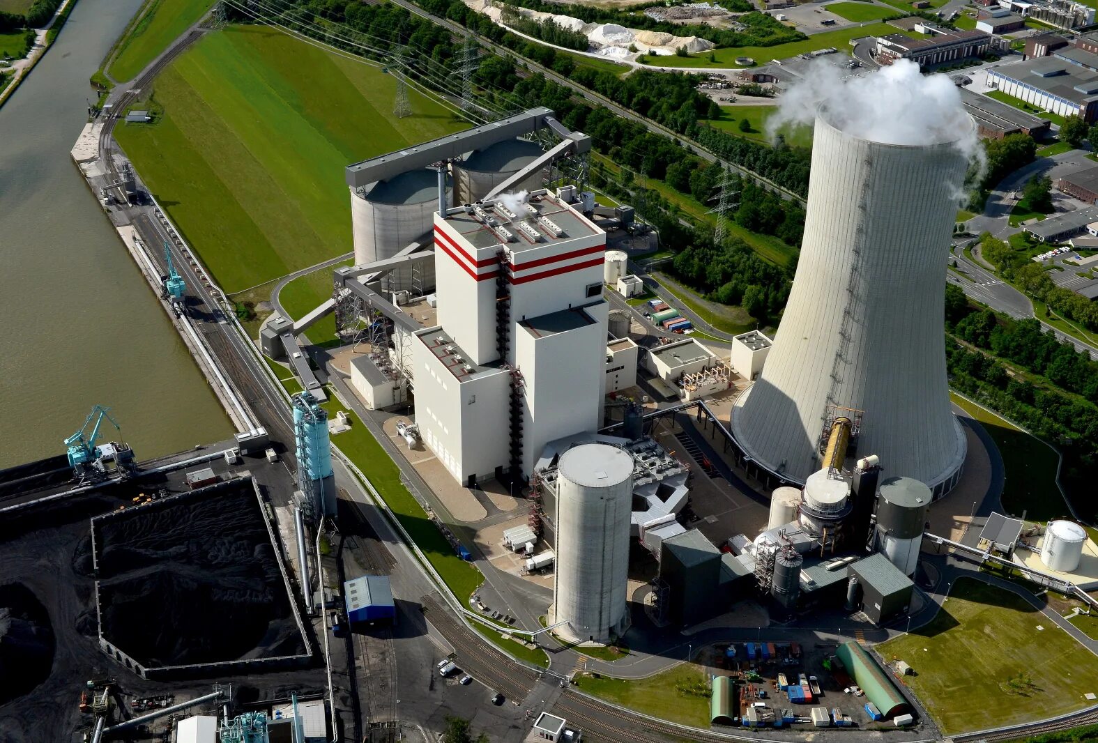 Аэс союз. Угольная ТЭЦ Германия. Тепловые станции Германии. АЭС Олкилуото. Центр переработки Lippe в Люнене, Германия.