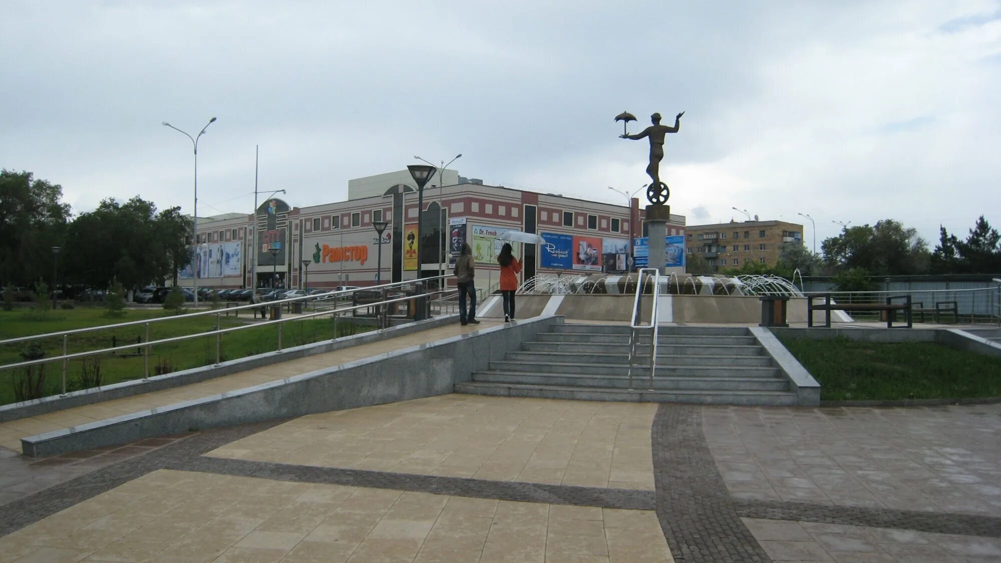 Караганда без. Караганда парк победы. караганда центральная площадь. караганда достопримечательности. караганда центральная улица.