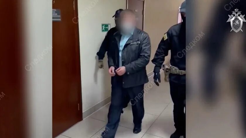 Дело скрытое в листьях. Замешанный в преступлении. уголовное дело. бывший полицейский.