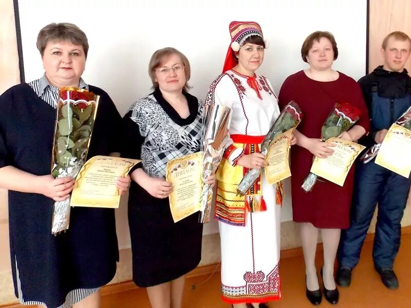 Подслушано теньгушево барахолка. Дом теньгушево. Теньгушевский рдк. Учителя теньгушево. Ярмарка в теньгушах межрегиональный фестиваль народной культуры в 2019.