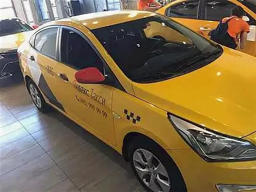 Кредит авто под такси москва. Кредит авто под такси москва. Бмв 3 такси москва. Машина такси картинки. Автопарк желтых машин.