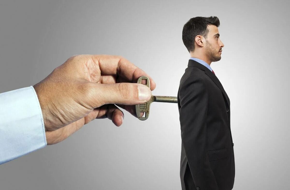 Руководить людьми. Кукловод. Марионетка человек. Человек управляет ей с. Психологическая манипуляция.