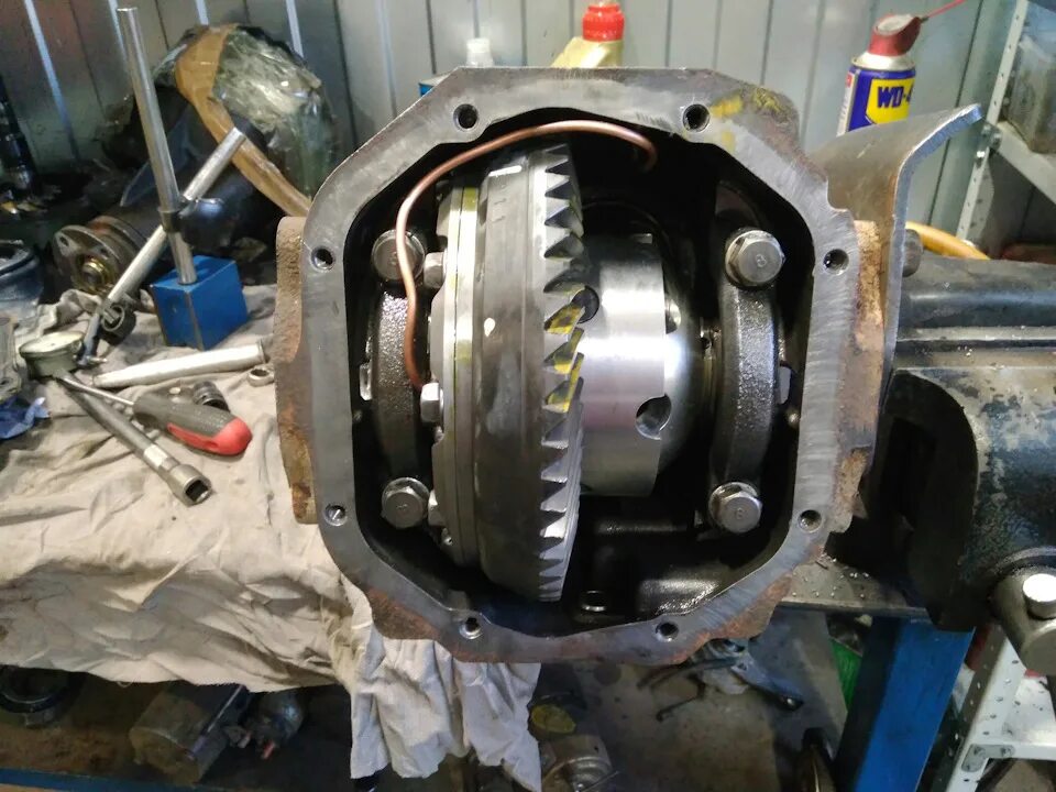 Дифференциал паджеро 4. Передний дифференциал паджеро спорт 2. Паджеро 4 задний дифференциал. Задняя балка пежо 407. Паджеро 4 задний редуктор с блокировкой.