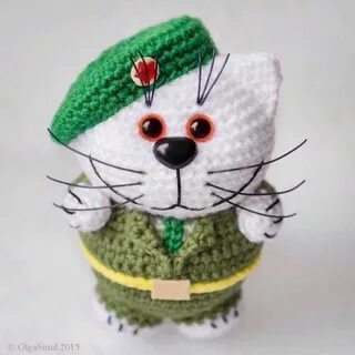23 февраля крючком