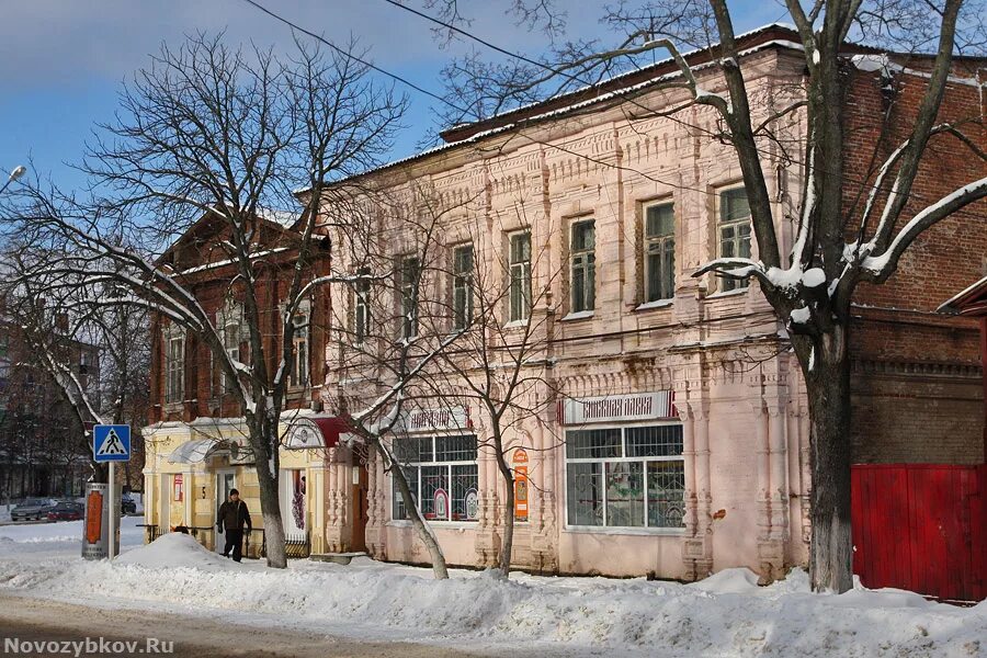 Новозыбков ленина 1. Новозыбков, улица ленина, 7. Ленина новозыбков. Дом купца певзнера в новозыбкове. Новозыбков памятники.