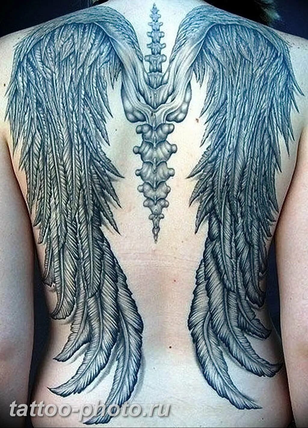 Тату крылья обозначение. Что обозначает татуировка крылья. Бенсон хендерсон татуировка крылья. Татушка крылья на руке. Что обозначает татуировка крылья.