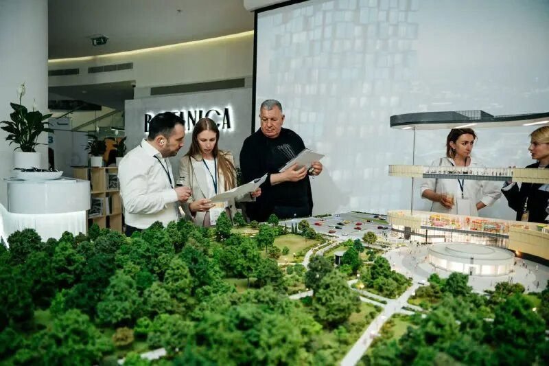 выставка в сочи 2023. выставка сочи 2023. художник петрушов рязань. фото сочи 2023 июнь. мастерская азатбая отарбаева.