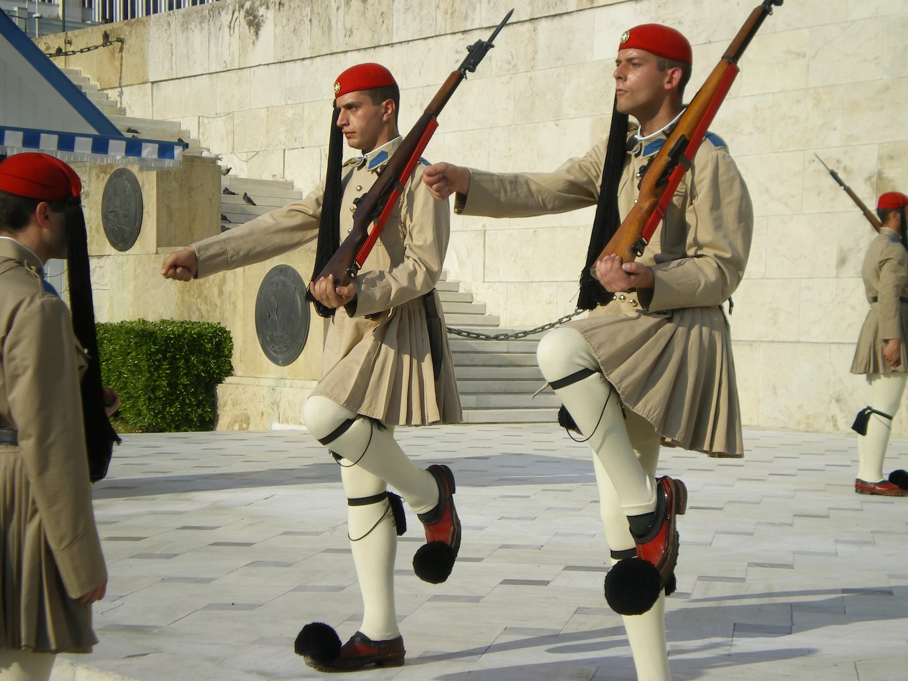 смена караула в странах. почетный караул разных стран. почетный караул разных стран. смена караула в греции. почетный караул индия пакистан.