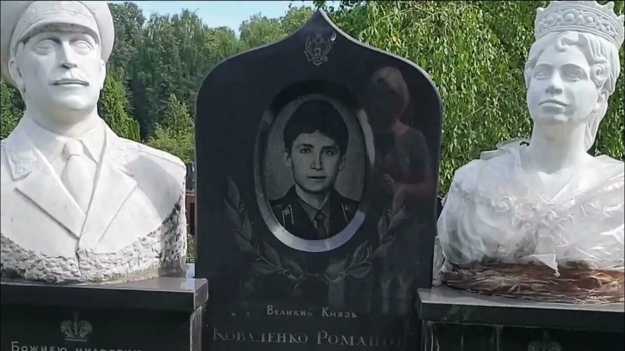 Троекуровское кладбище аллея славы. Кладбище знаменитостей видео. Даниловское кладбище. Могилы американских знаменитостей. Могила жириновского на новодевичьем кладбище.