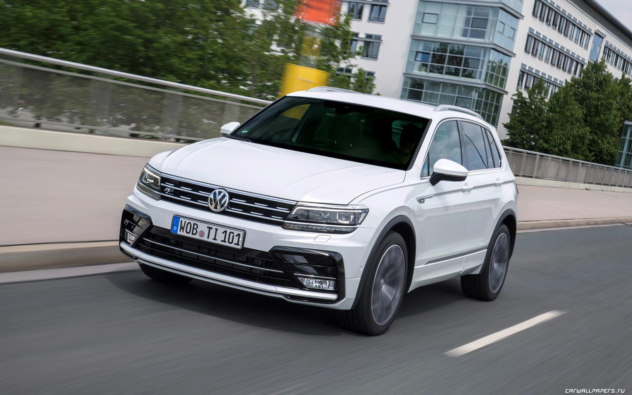 Volkswagen tiguan полный. Volkswagen Tiguan 2017 r line. Фольксваген Тигуан 2. Volkswagen Tiguan 2 r-line. VW Tiguan 2016 r line.