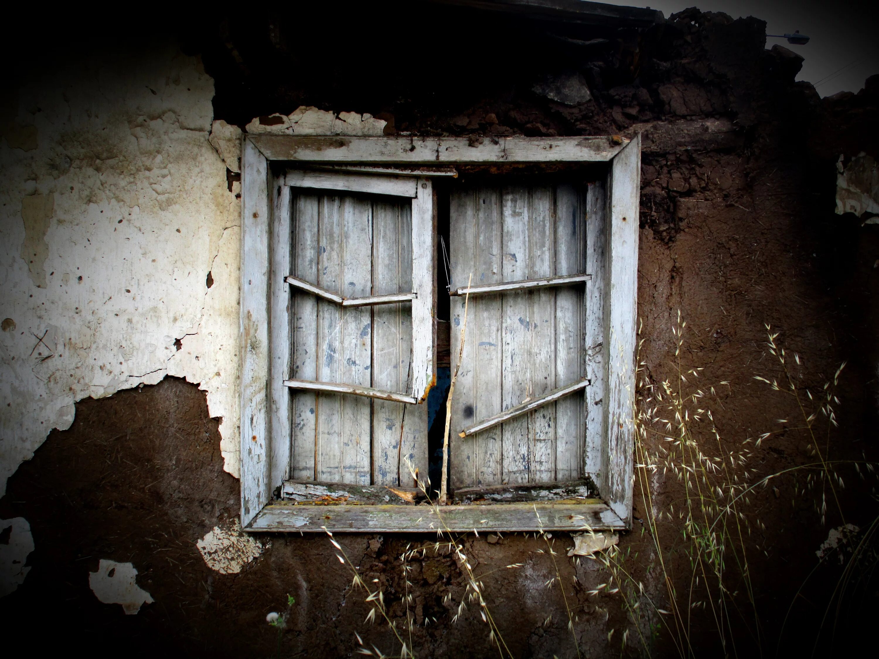 Разрушенное окно. Старые окна. Текстура старого окна. Старое окно. Старая оконная рама.