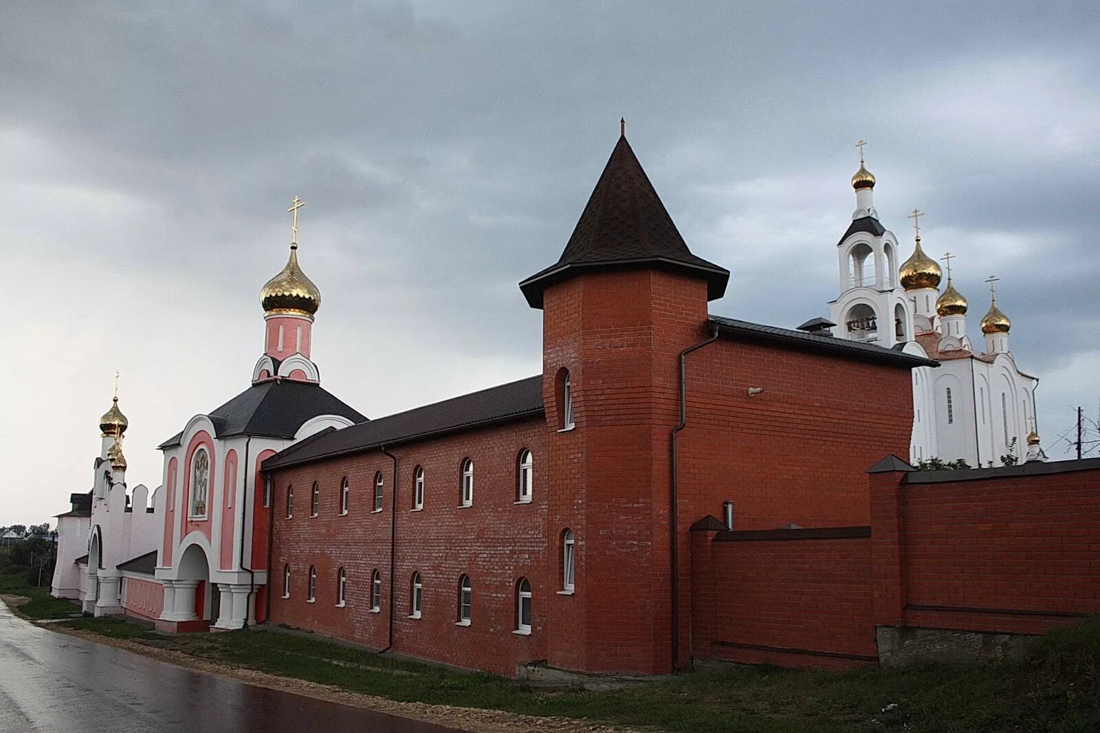 Монастырь в Мордовии Варсонофьевский женский монастырь. Покровские Селищи Мордовия монастырь. Храм Покров селище Мордовия. Свято варсонофиевский монастырь мордовия