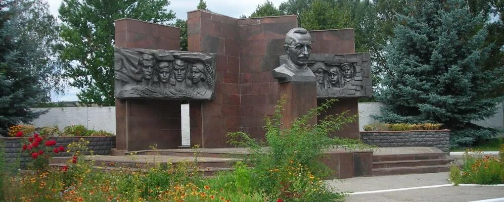 Харьковская область подворки фото. Втк колония. Подворки харьковская. Куряжская колония харьков. Подворки харьковская улица садовая 24.