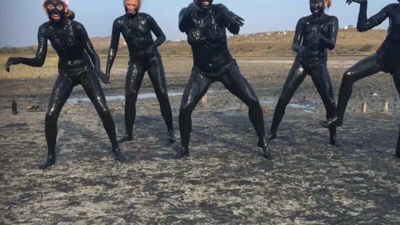 Грязевое озеро в керчи. Грязевое озеро чокрак. озеро чокрак в крыму. чокракское озеро грязелечение. лечебные грязи озера чокрак.