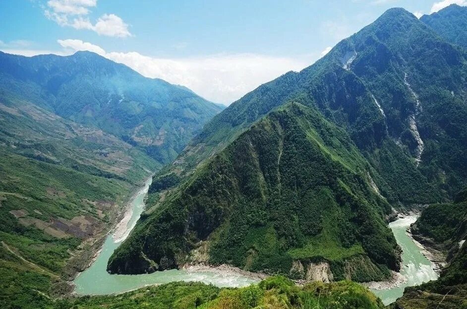 Какие реки берут начало в гималаях. Река Ярлунг Цангпо. Долина реки Ярлунь-Цзангбо. Река Брахмапутра в Индии. Долина Брахмапутры.