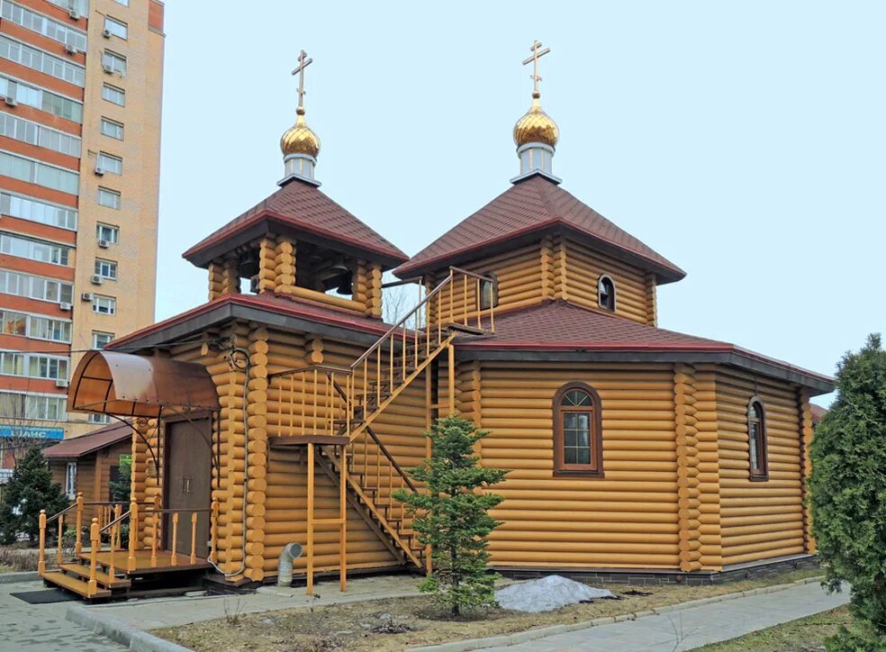Храм всех святых просиявших в черемушках. Храм иоанна кронштадтского в новых черёмушках. храм иоанна кронштадтского в черемушках. церковь иоанна кронштадтского москва. храм в черемушках на гарибальди.