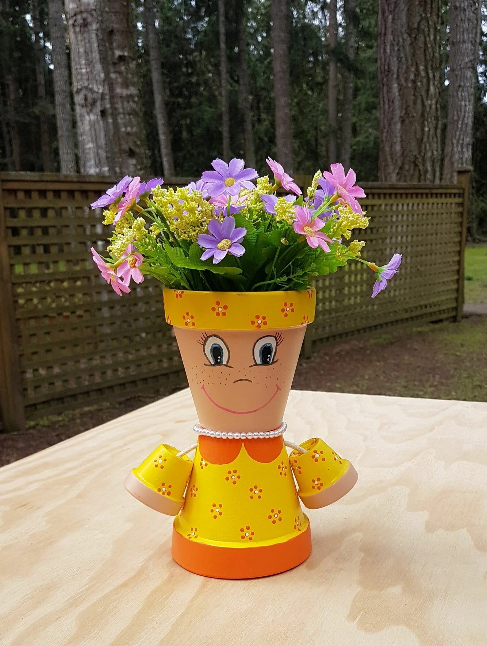человечки из горшков для цветов. человечки из кашпо. фигурки из горшков. фигурки из кашпо. горшки из бутылок для цветов.