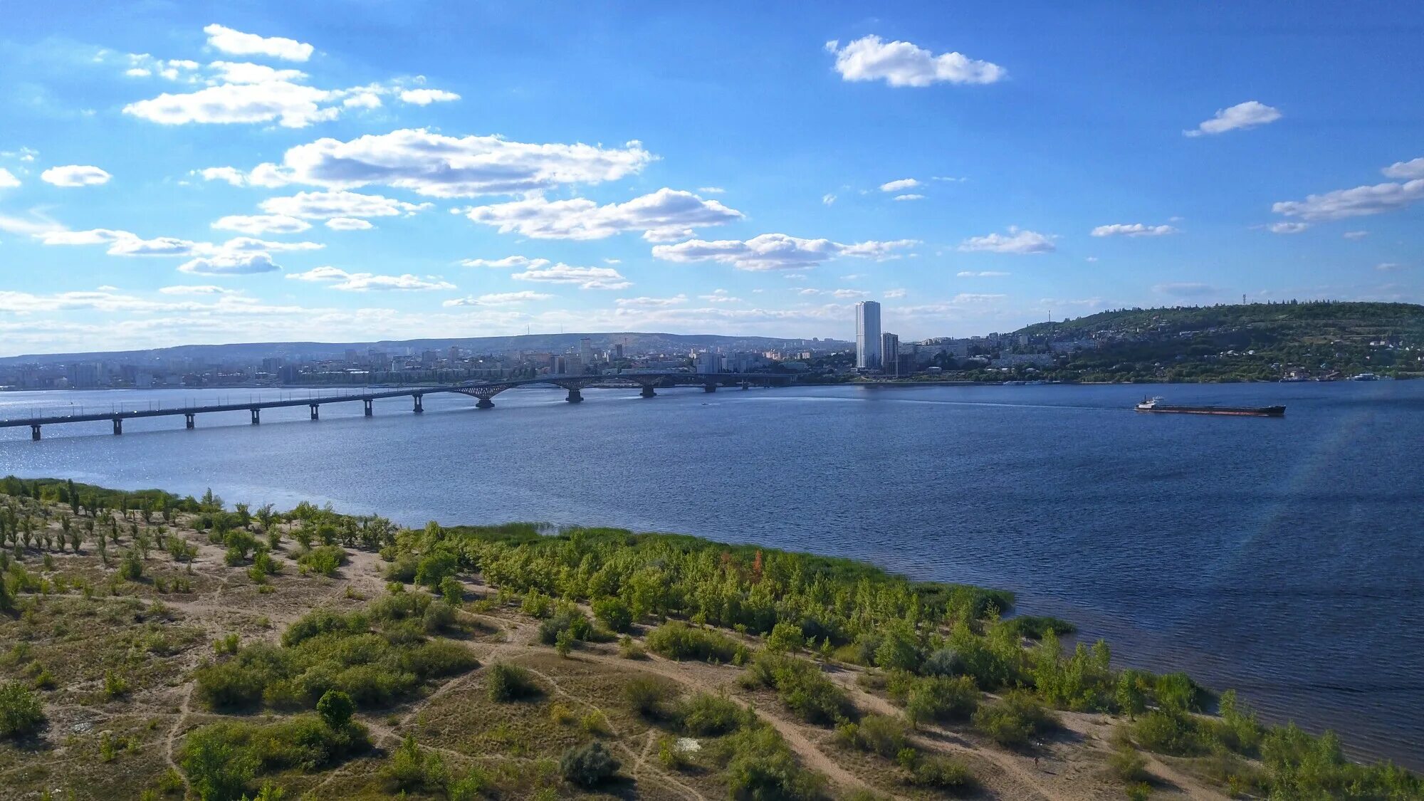 Река давшая первое название волгограду 6 букв. Река Волга Волгоград. Река Волга Саратов. Река Волга в районе Волгограда.