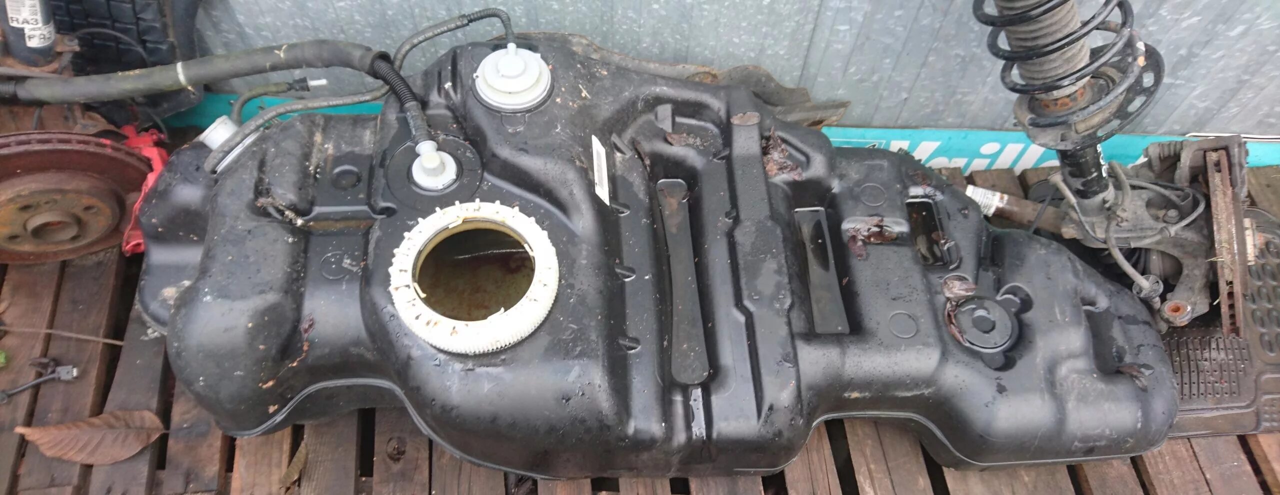 Дополнительный бак на тойота ленд крузер 100. 7. Бак топливный лэнд крузер 80. Топливный бак land cruiser 150. Дополнительный бак ленд крузер 100.