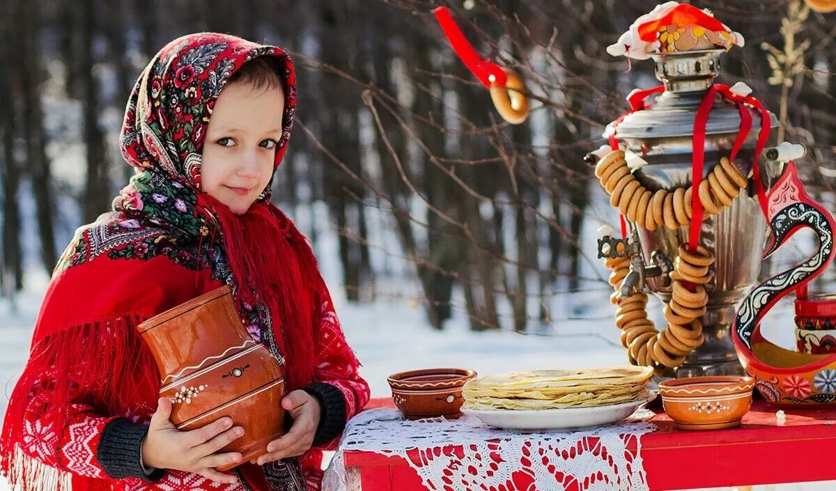 Ранняя масленица. Праздник масленица. русские традиции масленица. с праздником широкой масленицы. фотосессия масленица на улице.