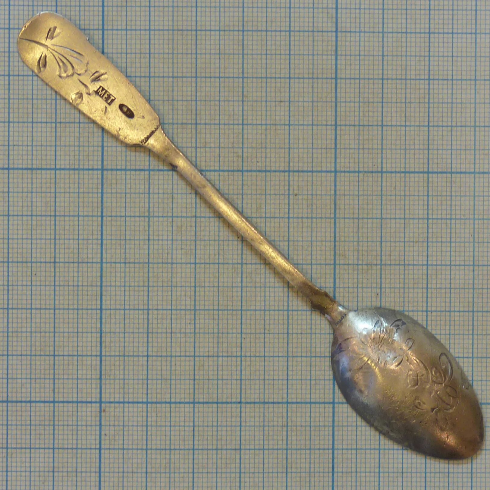 серебряная ложка чайная 1887 г. клеймо мк8 ложка чайная. клеймо чайной ложки. ложка чайная серебро мнц. алюминиевая ложка клеймо ldc.