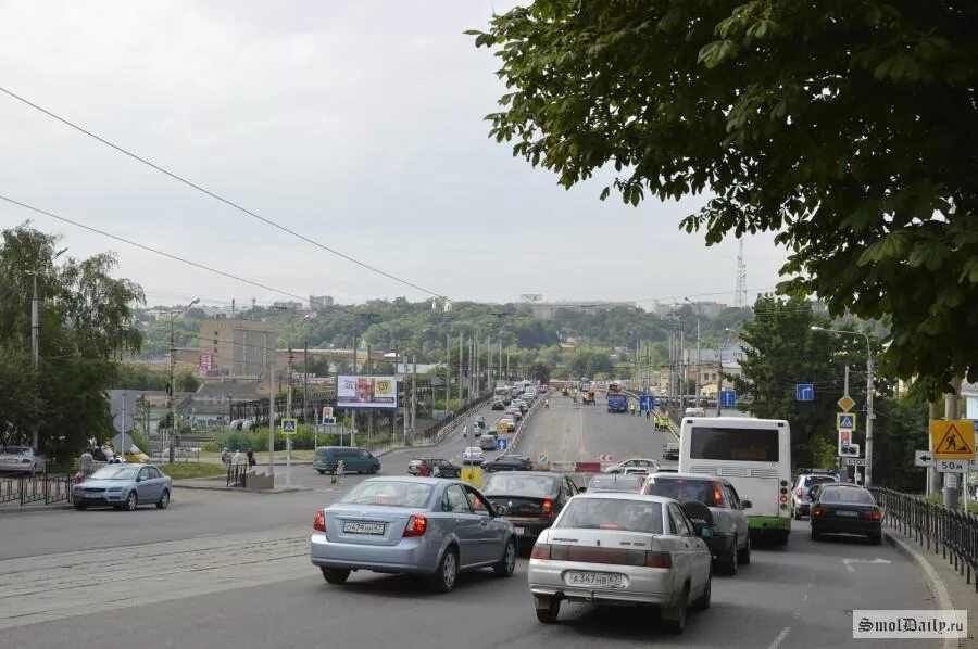 В Смоленске на полмесяца закрыто движение транспорта на Пятницком путепроводе
