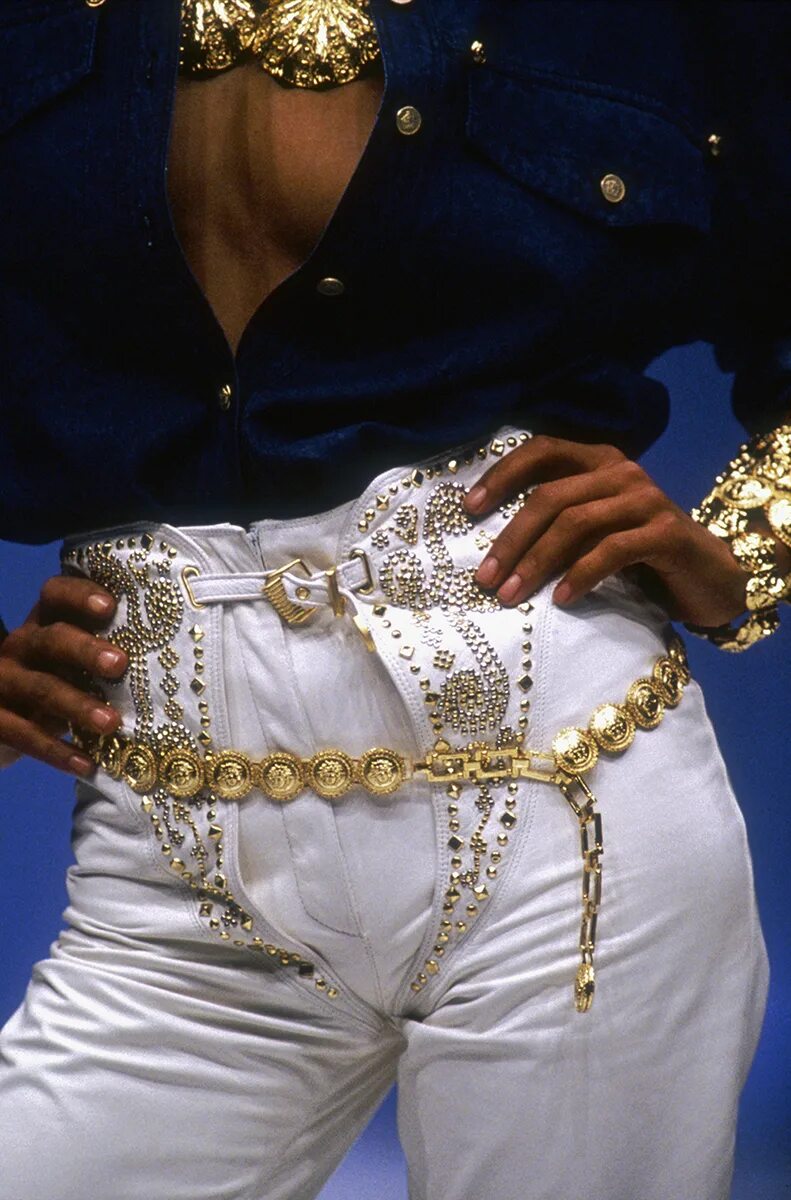 Николай басков дико тусим. Много цепей. Цепочка для девушки. Золотая цепь из бисера. Баска золотые цепи.