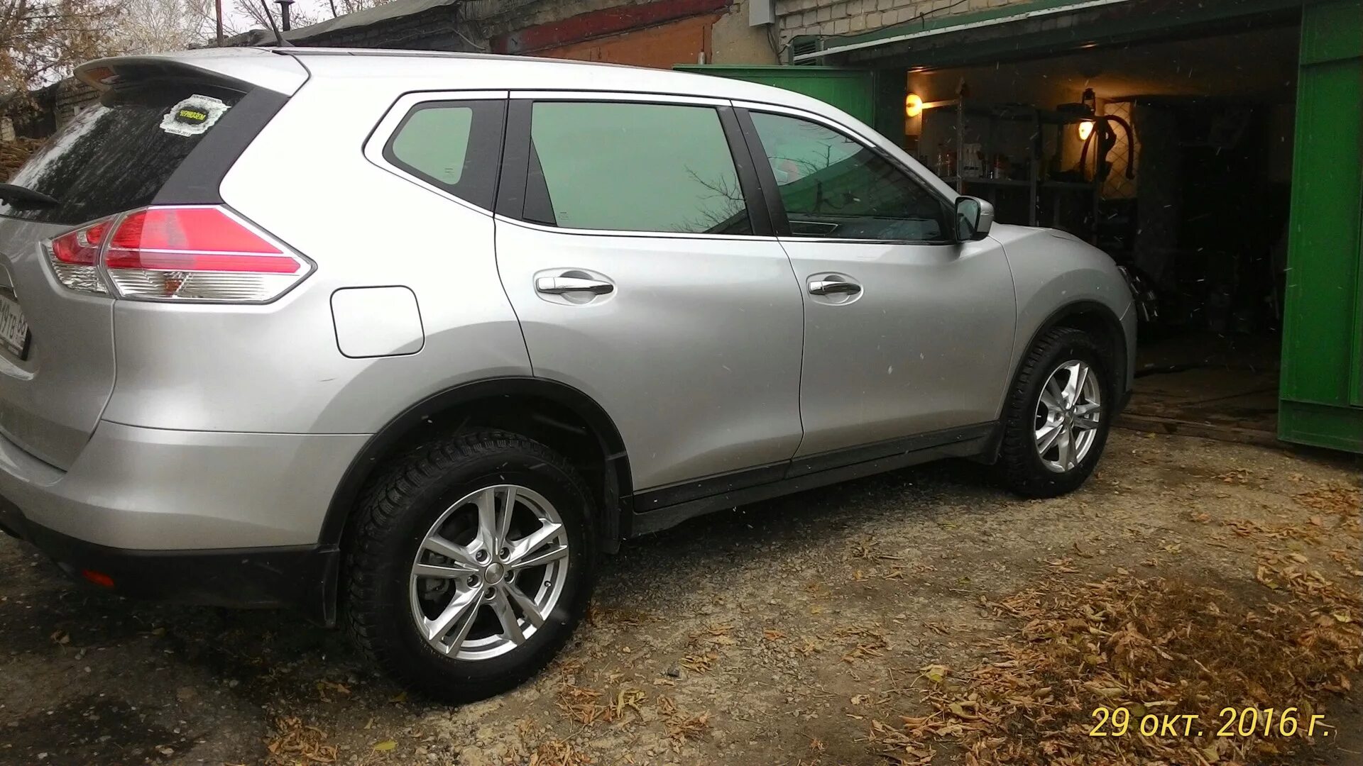 Nissan x trail t32 r19. Штатные диски ниссан х-трейл т32. Диски на икстрейл т32. Диски nissan x-trail t32 r19. Резина икстрейл т32.