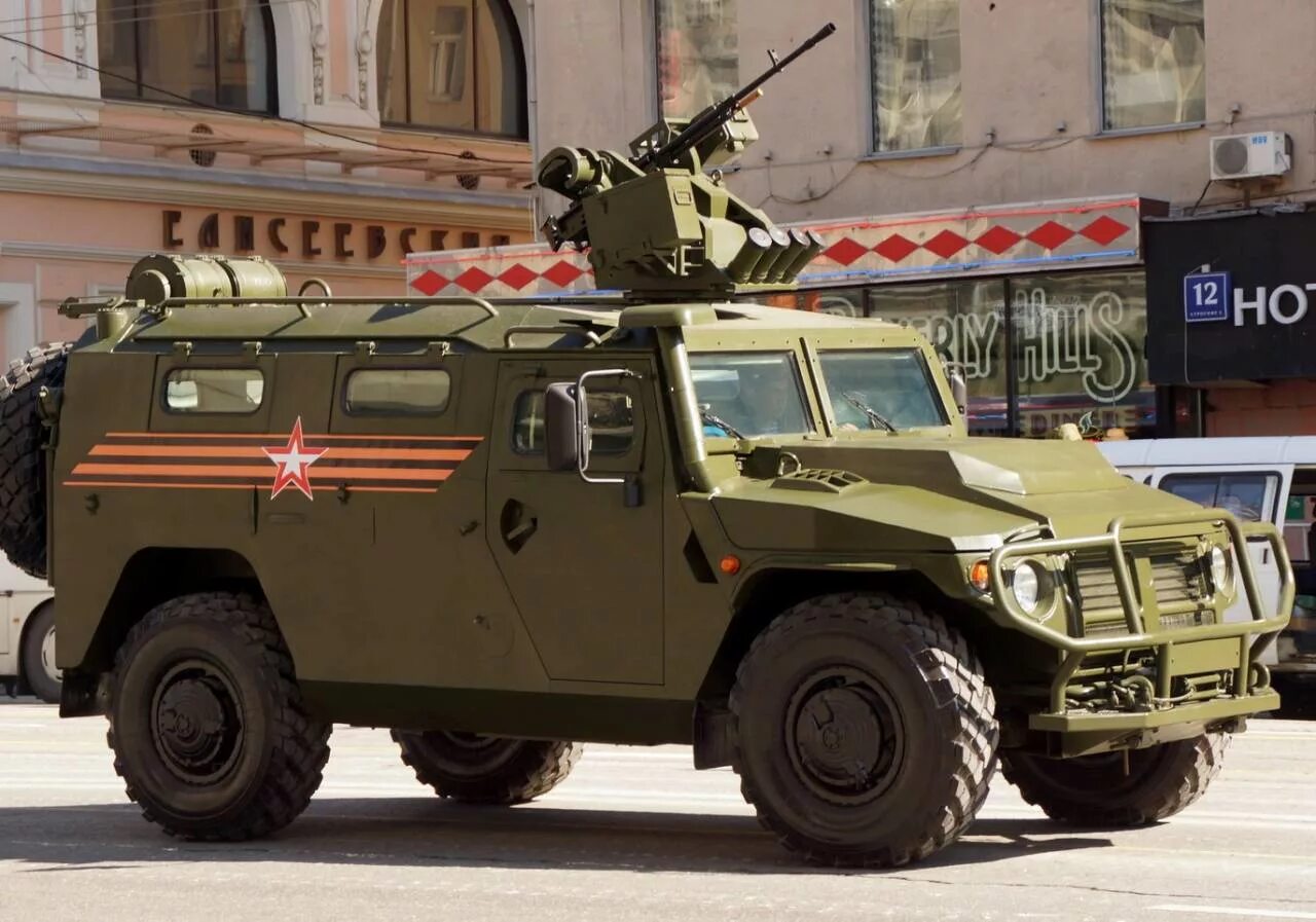 Военное бронированное. Военное бронированное. International mxt броневик. Камаз 53949 тайфун-к 4х4. Военное бронированное.