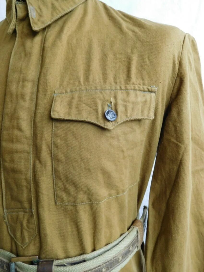 Погоны на гимнастерке. Гимнастерка 43 года. Пуговицы гимнастерочные ркка. Рубашка гимнастерка. Формы накладных карманов на гимнастерках ркка.