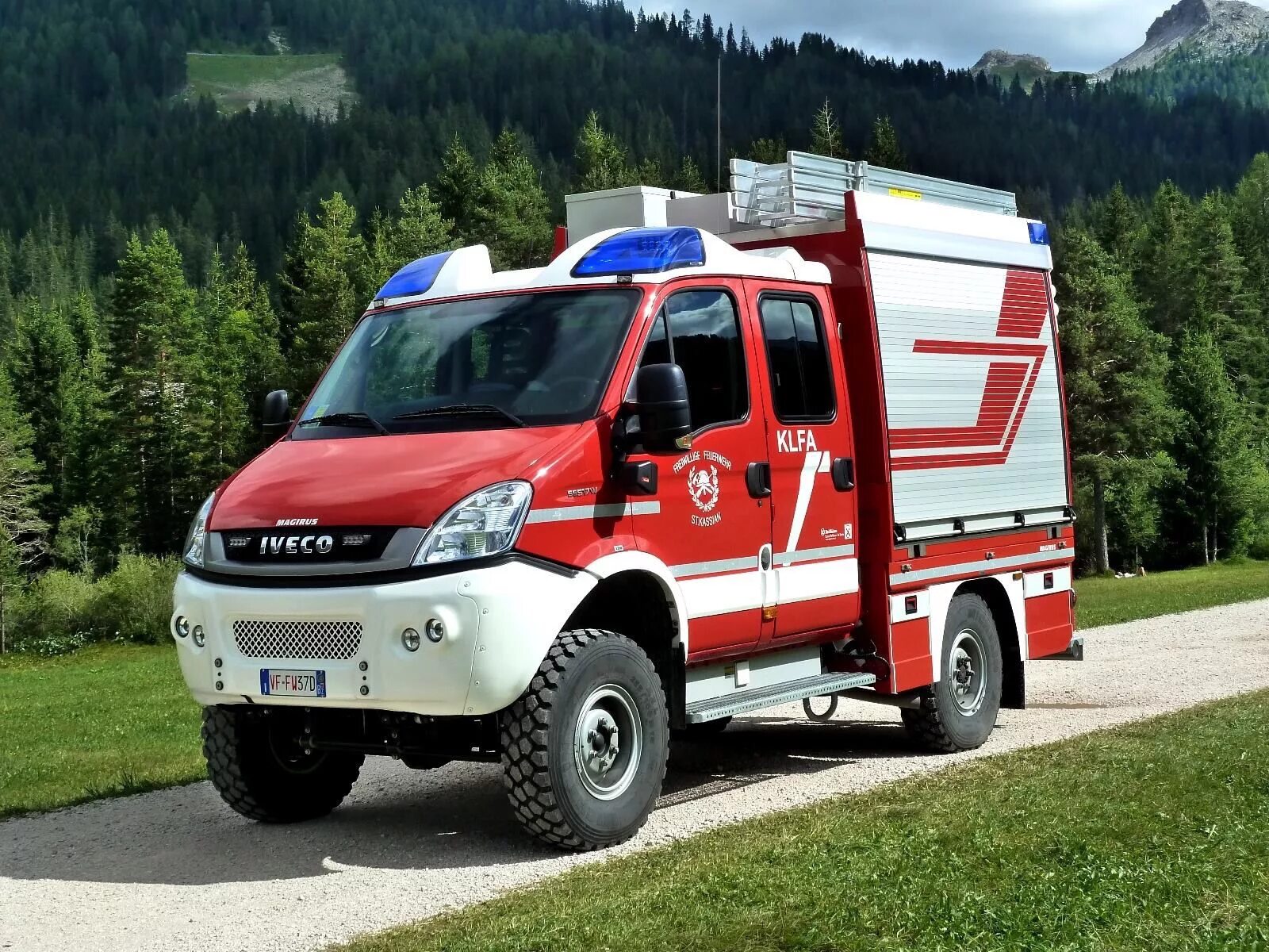 Пожарная машина Ивеко Дейли. Iveco Daily 4x4. Ивеко Дейли 4. Пожарная машина Ивеко с двумя кабинами. Ивеко дейли газ