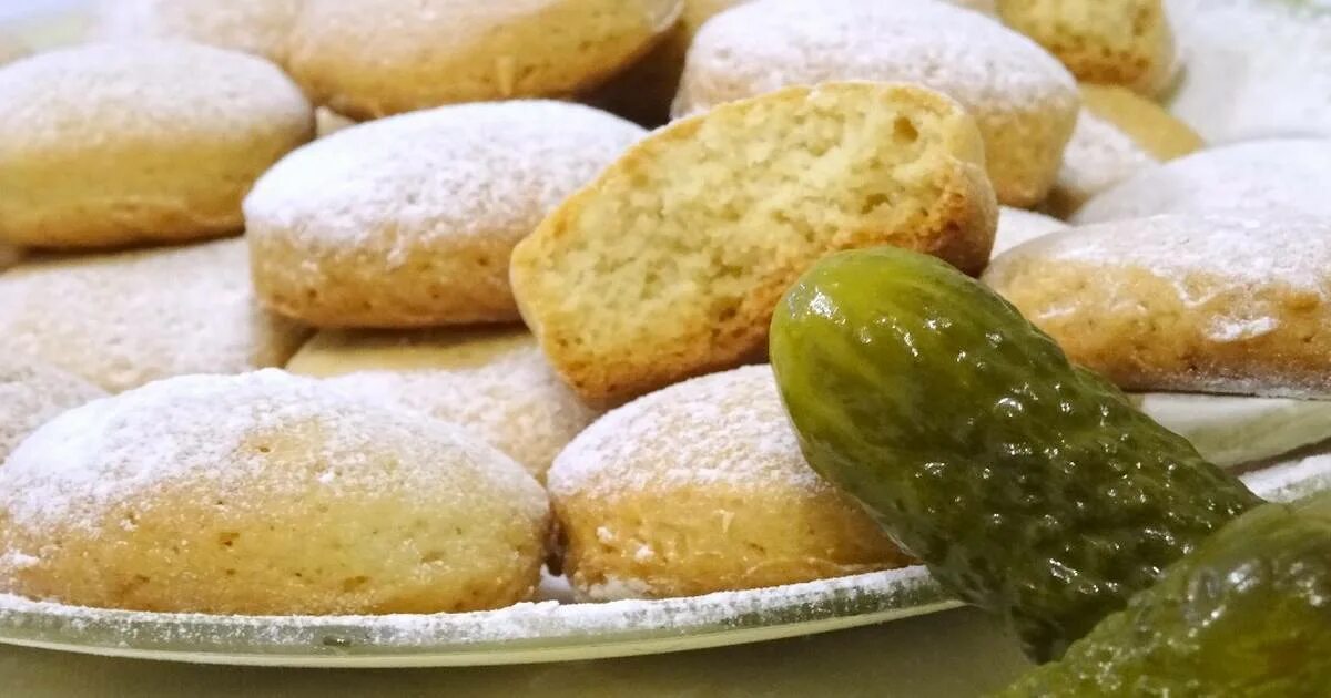 На рассоле выпечка печенье. Печенье из рассола огуречного мягкое в духовке. Постное печенье на рассоле. Печенье на рассоле. Печенье на рассоле от огурцов.