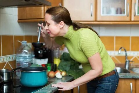 Готовить кушать девочки готовят
