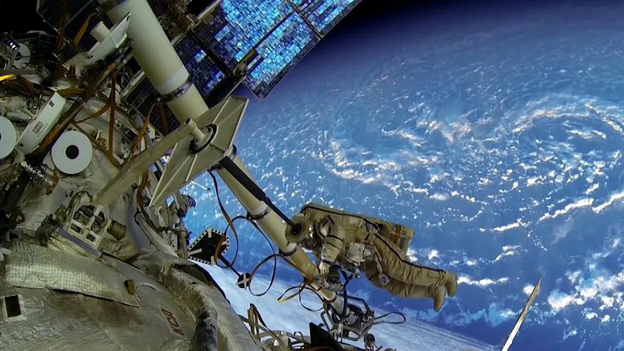 2000. Станция в космосе. Продукция яранского спиртового завода. Гагаринский урок космос презентация. Сообщение о мкс 4 класс окружающий мир.