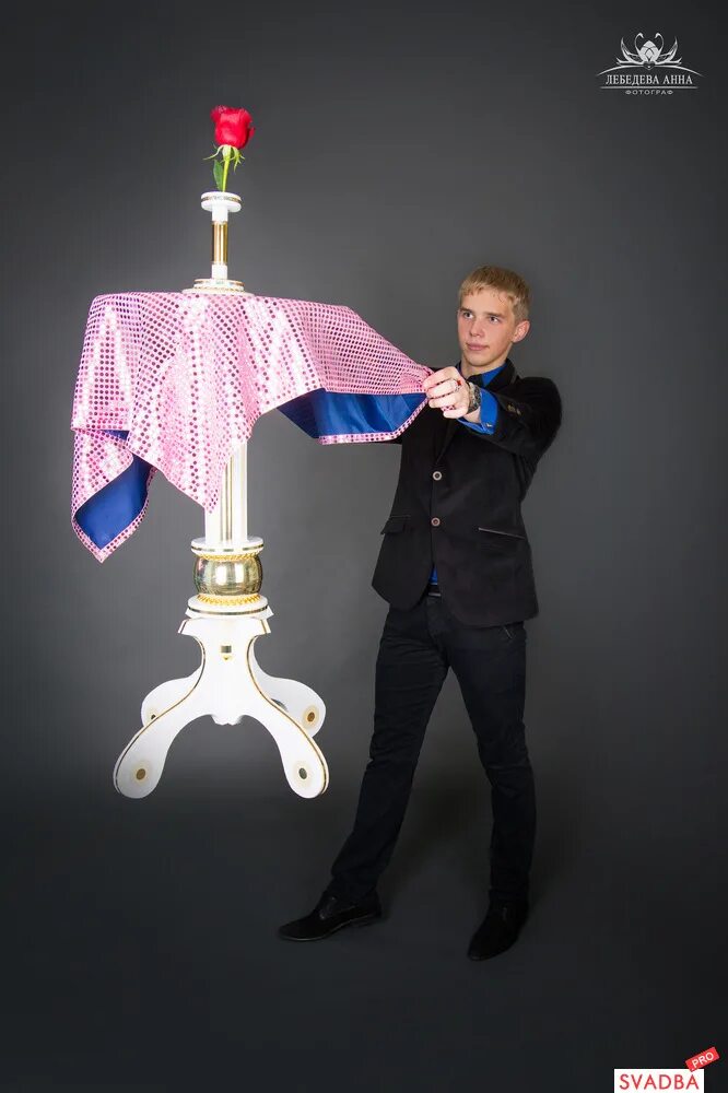 Факир фокусник. Летающий столик фокусника. Фокусы для детей. Шоу николя. Секрет фокуса летающая коробка.