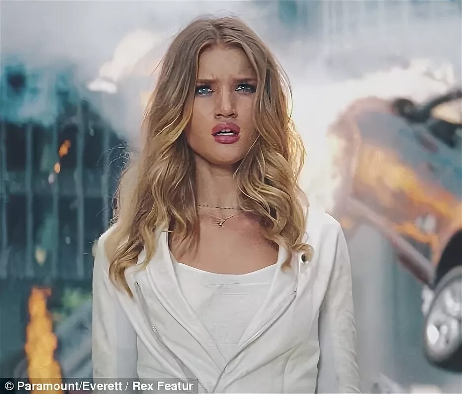 Лена Балатаеваның жыныстық қатынасқа түсуін көріңіз