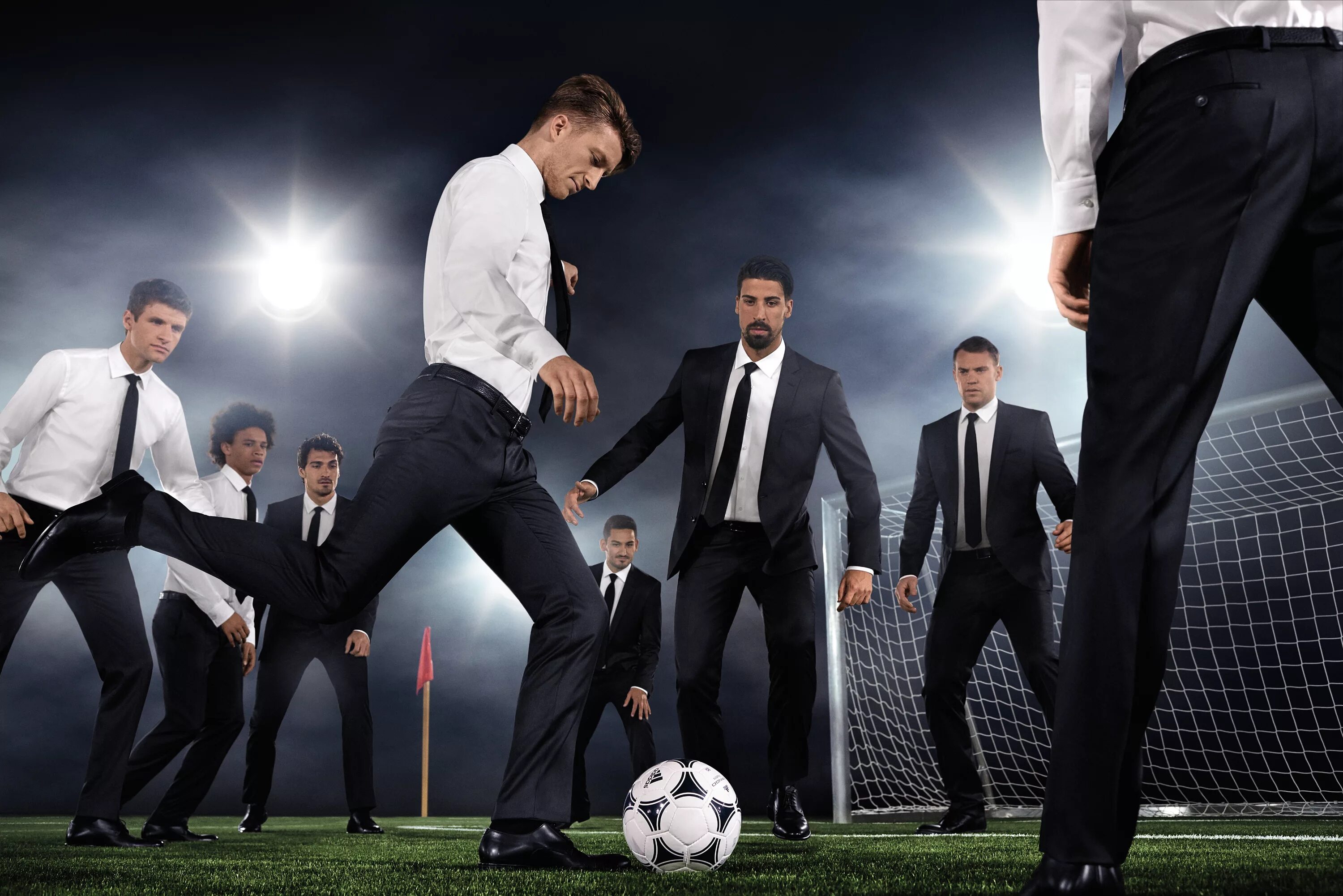 сборная англии 2000. название команды для футбола. футбольная команда милан. как называют иностранного игрока в команде. состав милана 2014.