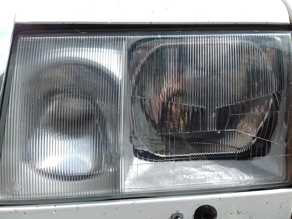 Стекла hella. Стекла hella для мерседес w124. depo фара mercedes w124. рассеиватель передней фары мерседес w124. bosch фары w124 w.