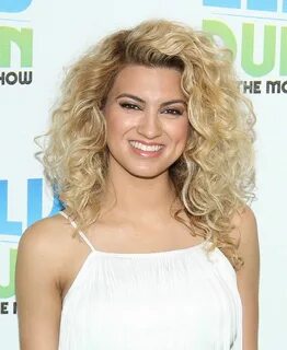 Tori kelly tits.