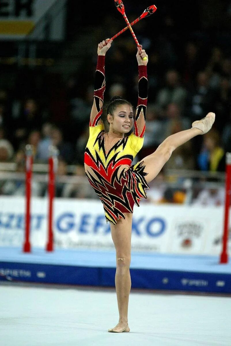 Ляйсан утяшева гимнастка. Ляйсан утяшева. Ляйсан утяшева гимнастка. Ляйсан награды. Ляйсан утяшева 2004.