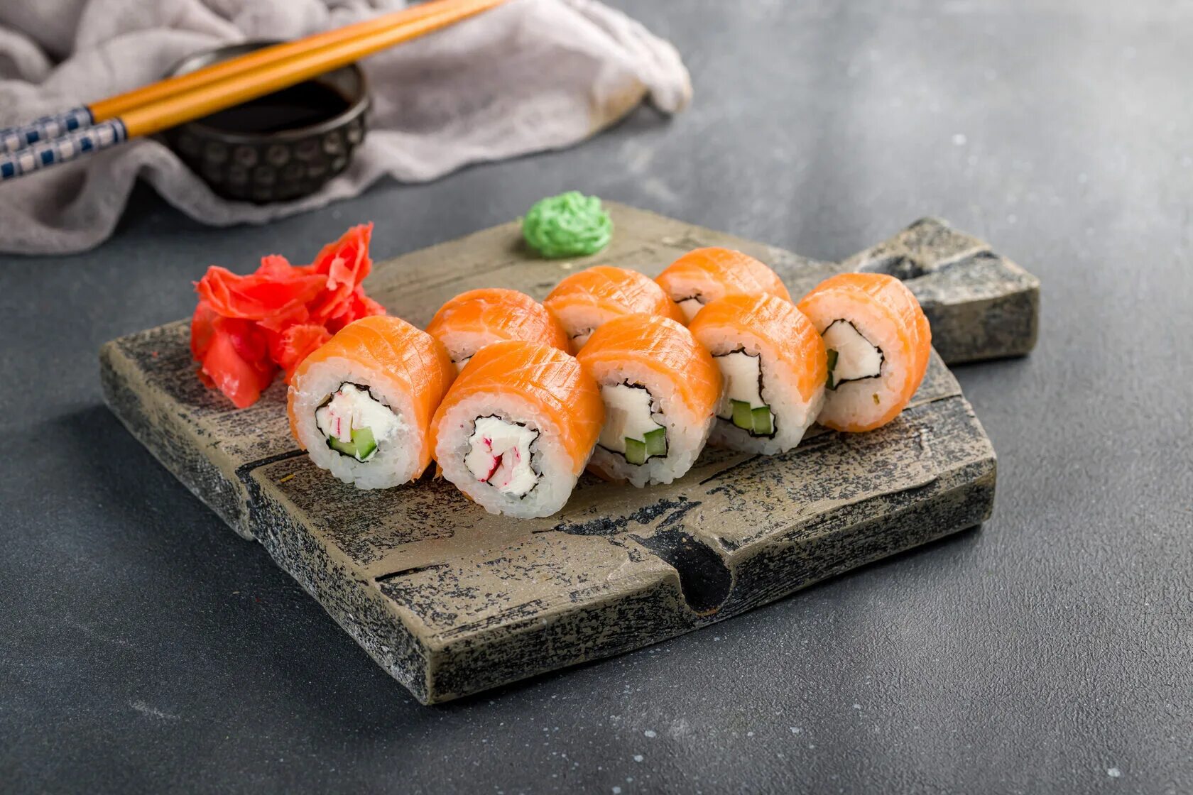 Figaros pizza. Ресторан суши оки. Роллы ксм сочи. Филадельфия с крабом. Суши оке меню.