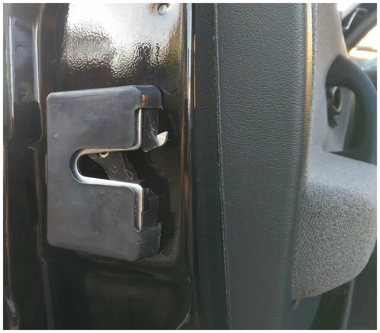 дверной замок ваз 2114. замок внутренний дверной ваз 2114. замок двери наружный 2114. замок двери наружный 2114. замок задней двери 2114.