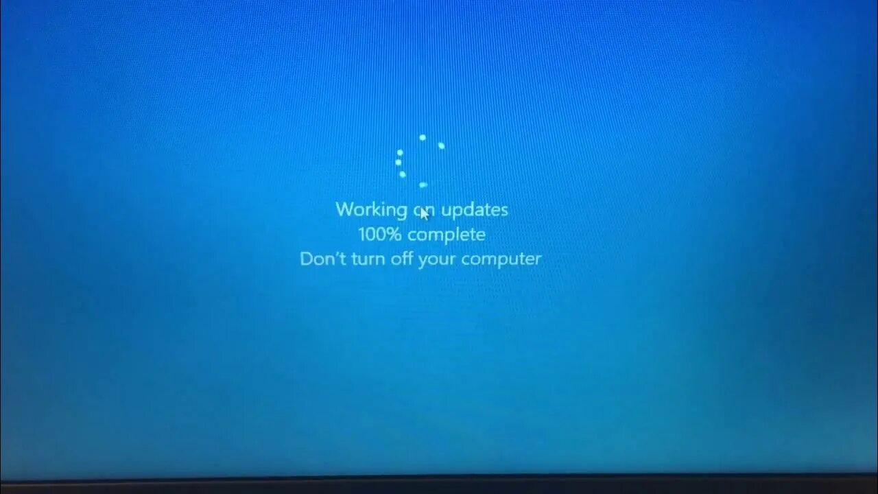 Виндовс останавливается. Майкрософт 100. Working on updates 100 complete don't turn off your Computer. Working on updates 100 complete don't turn off your Computer, центр обновления Windows. Your Computer on.