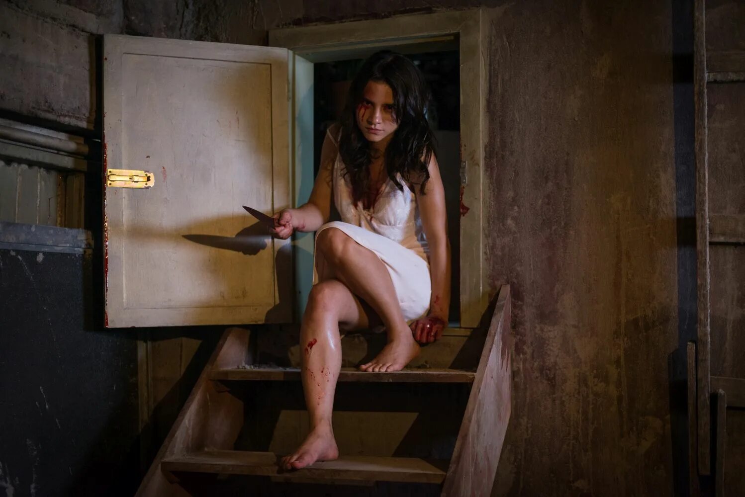 Бесплотный фильм 2018 джош стюарт. Эбби маризе батлер. Les fauves фильм 2018. Звери фильм 2018. Голос с того света фильм 2019.