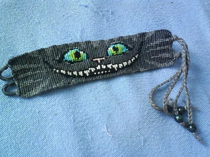 Фенечка чеширский кот. Котики феечки эстетика. Фенечка чеширский кот схема. Фенечек кот. Фенечки с котиками схемы.