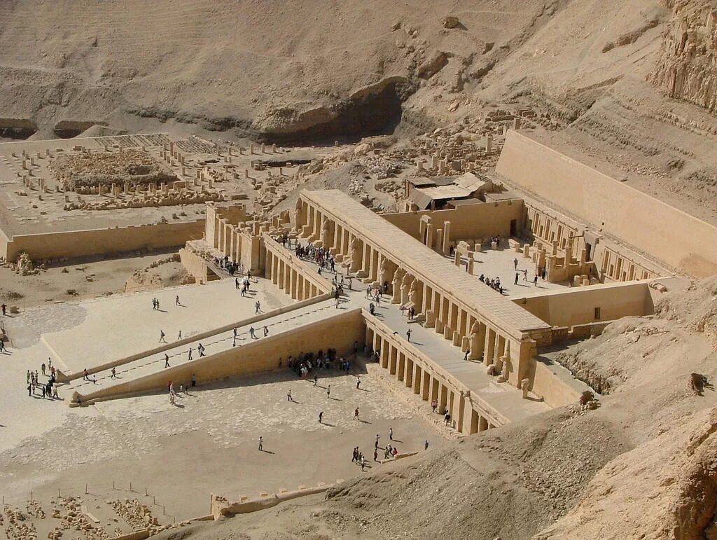 Храм царицы хатшепсут. Храм храм хатшепсут египет. Египет храм царицы. Храм царицы хатшепсут. Древний египет храм царицы хатшепсут.