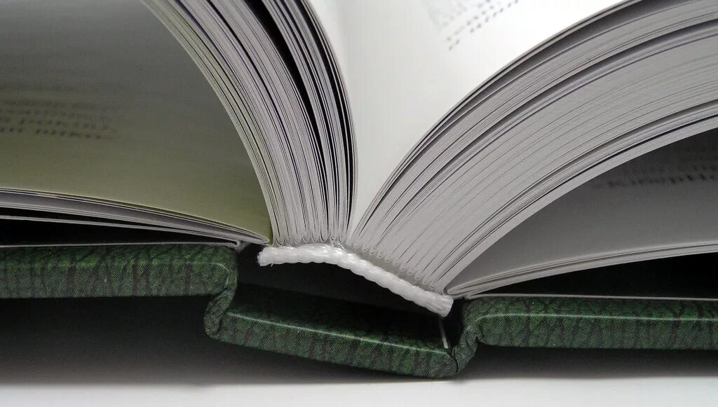 Твердый переплет 7бц. Современные книги. Печатание книг в типографии. Книжка типография. Сколько стоит напечатать книгу в типографии.