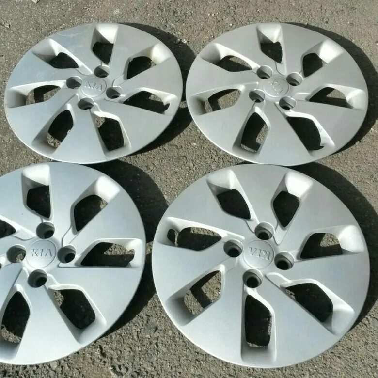 Колпаки r15 рио. Колпаки на Киа Рио 3. Колпаки Киа Церато 4 r16. Колпаки Kia Rio r15. Колпаки на Киа Рио 2.